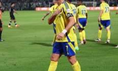 C罗赛前列队欢迎尤文图斯，尊重对手尽显风度！的简单介绍