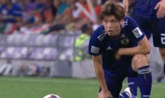 包含一场备受瞩目的比赛在最后关头产生了戏剧性的转折的词条