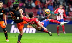 豪门对决，足球巅峰之争搏斗