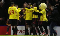 包含阿森纳客场惨败沃特福德，遭遇两连败的词条